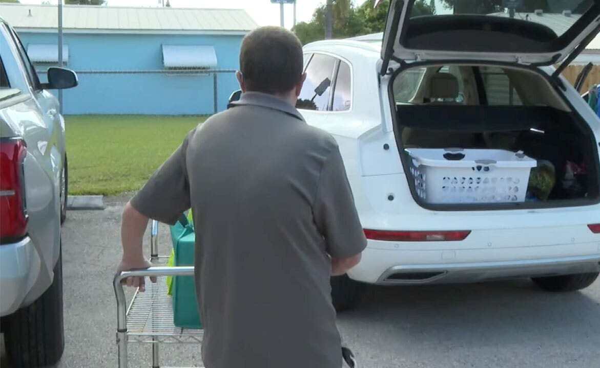 wptv image mow Meals on Wheels meals getting loaded into a car.